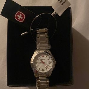 BRAND NEW WENGER WATCH ⭐️